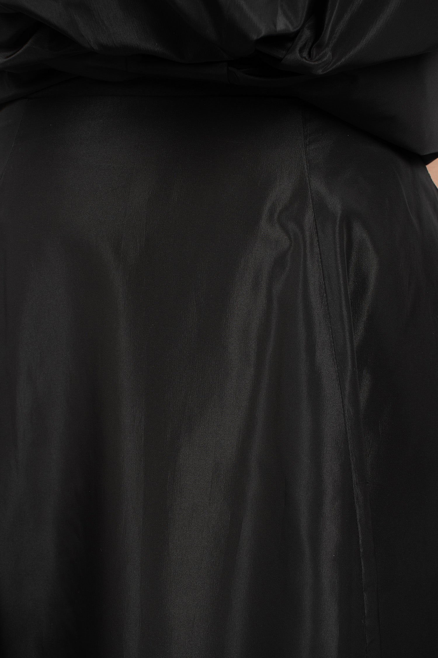 Sculpt Ripple Skirt Black