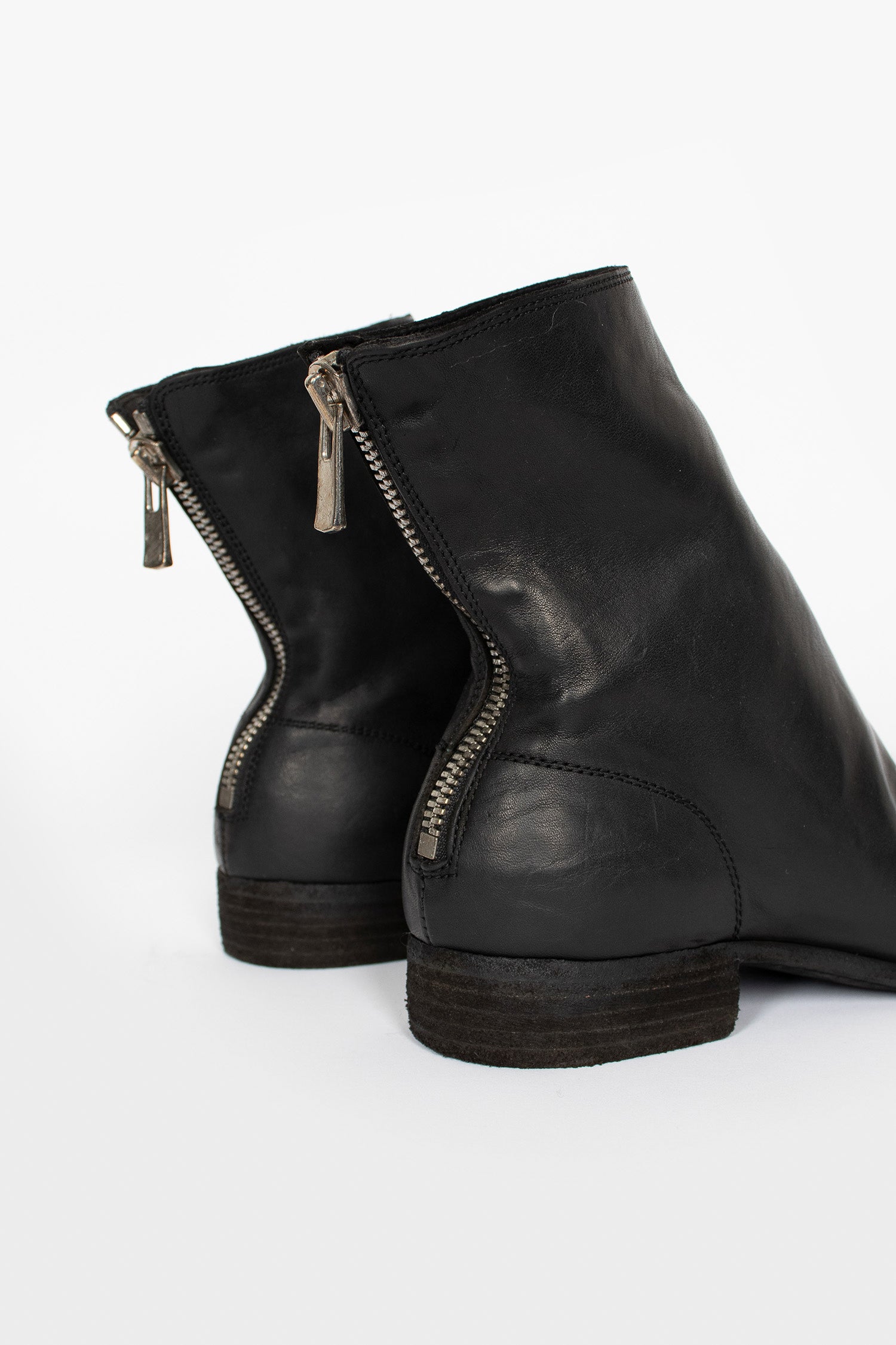 596 Full Grain Back Zip Ankle Boots BLKT