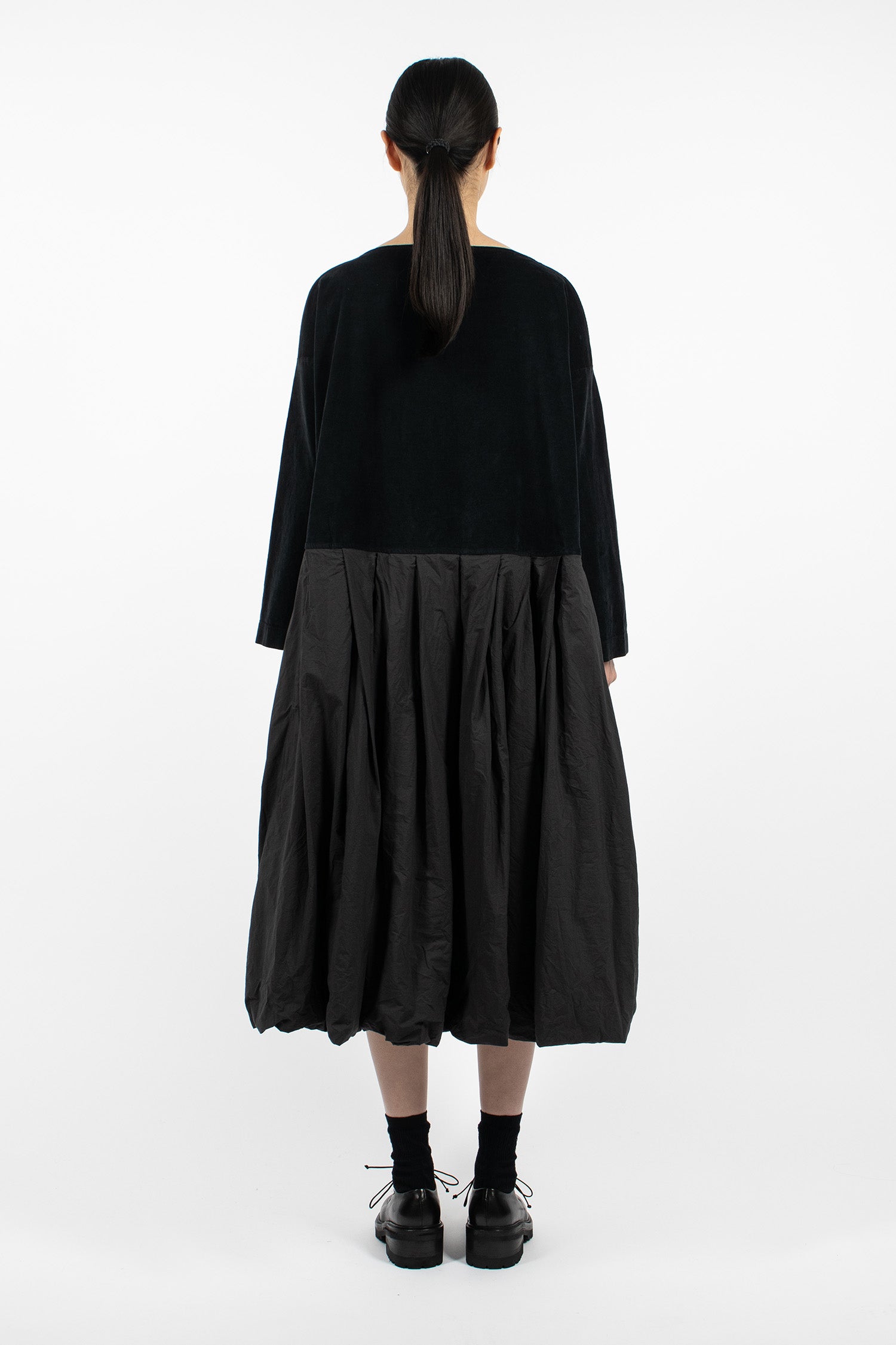 31236 Boatneck Pleated Dress V TC Black