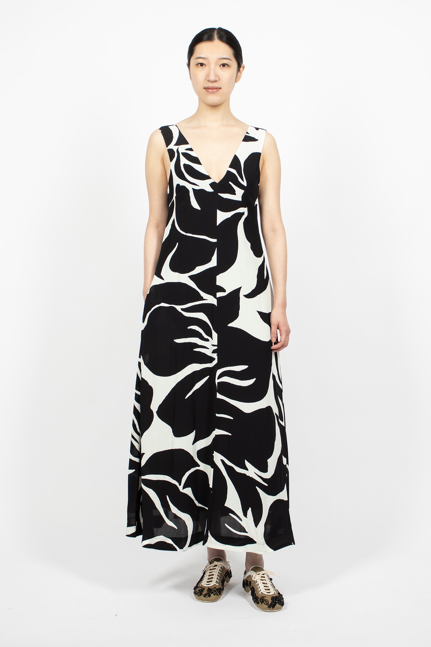 V-Neckline Sleeveless Dress Black