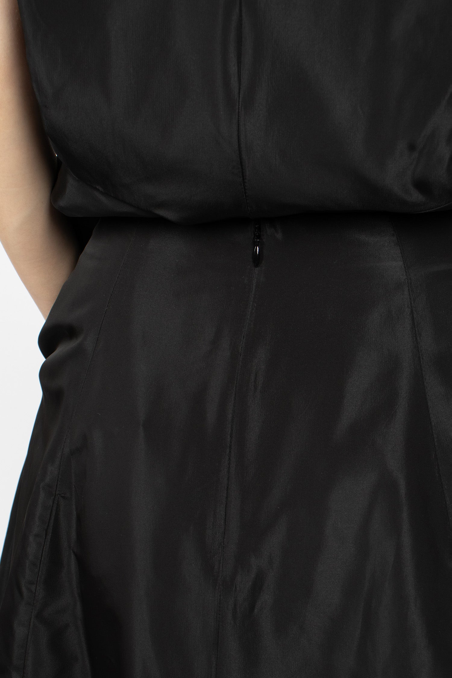 Sculpt Ripple Skirt Black